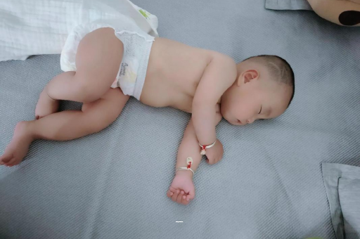 句容宝宝先长上牙还是下牙